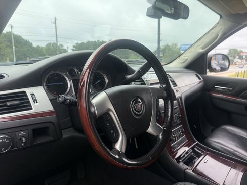 Used 2011 Cadillac Escalade ESV Luxury image 24