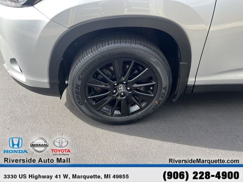 Used 2019 Toyota Highlander AWD V6 image 11