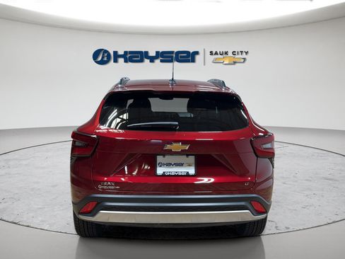 Used 2025 Chevrolet Trax LT w/ LT Convenience Package FWD image 6