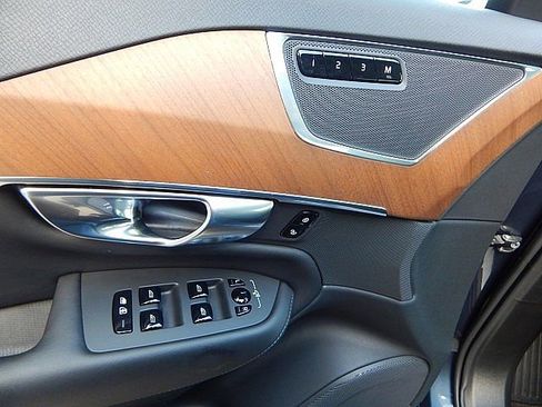 Certified 2025 Volvo XC90 B6 Plus image 16