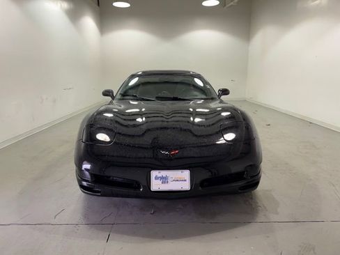 Used 2001 Chevrolet Corvette Coupe w/ Preferred Equipment Group2 image 2