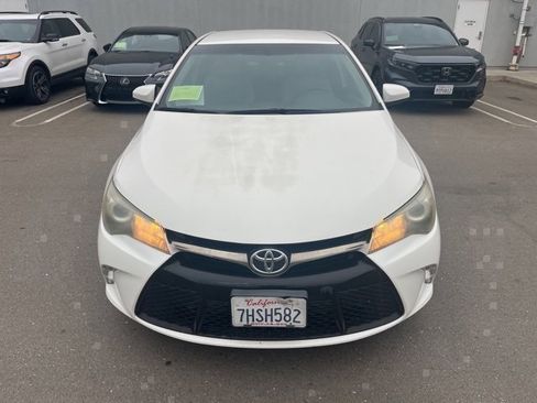 Used 2015 Toyota Camry SE image 2