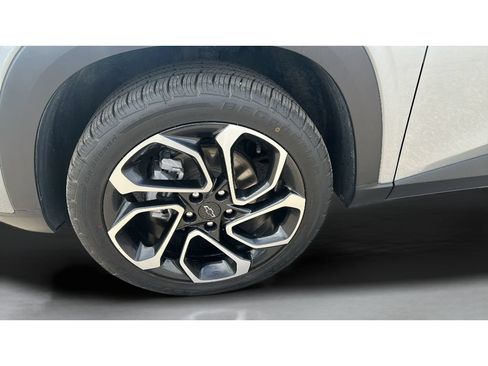 Used 2024 Chevrolet Trax RS w/ Sunroof Package FWD image 25