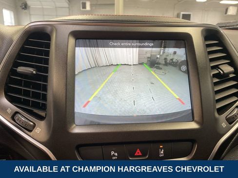 Used 2021 Jeep Cherokee Trailhawk AWD/4WD image 19