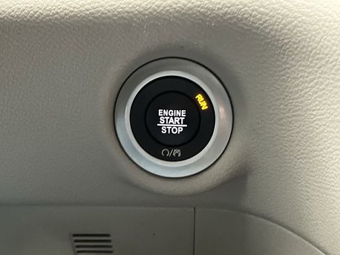 Used 2023 Chrysler Voyager LX image 20