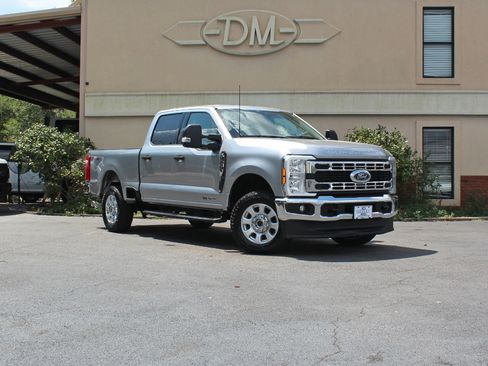 Used 2024 Ford F250 XLT image 4