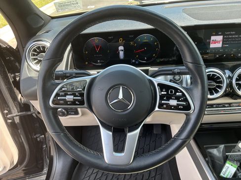 Used 2022 Mercedes-Benz GLB 250 4MATIC image 18