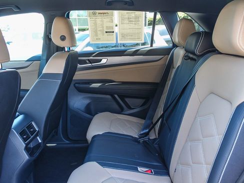 Used 2025 Volkswagen Atlas Cross Sport SE image 19