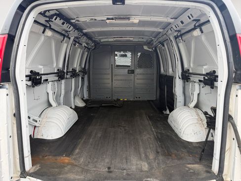 Used 2014 Chevrolet Express 2500 w/ Express Access Plus Package RWD image 13
