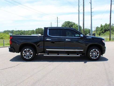 Used 2024 Chevrolet Silverado 1500 High Country w/ Technology Package AWD/4WD image 17
