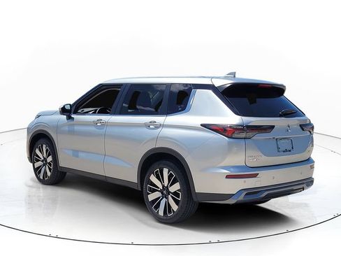 Used 2025 Mitsubishi Outlander SE FWD image 7