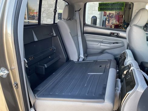 Used 2015 Toyota Tacoma PreRunner w/ TRD Off-Road Package RWD image 44