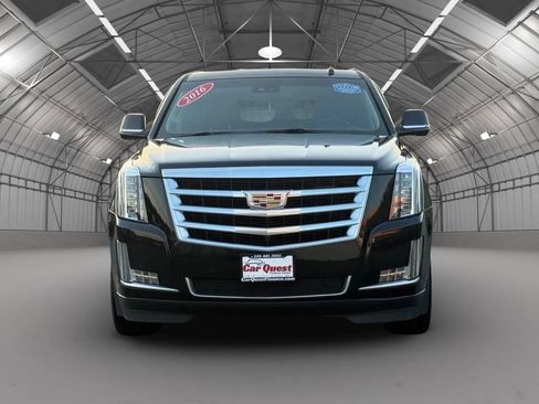 Used 2016 Cadillac Escalade Luxury AWD/4WD image 2