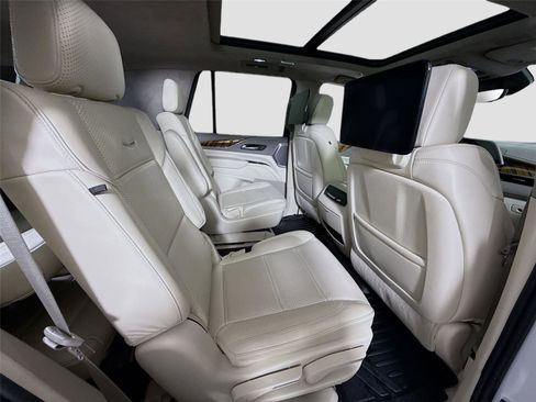 Used 2021 Cadillac Escalade Premium Luxury Platinum w/ Heavy-Duty Trailer Package image 23