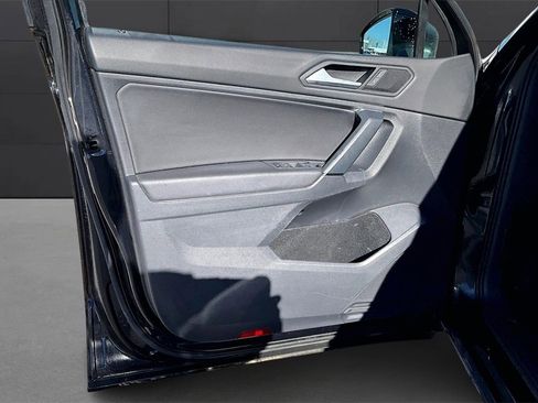 Used 2019 Volkswagen Tiguan SE image 12