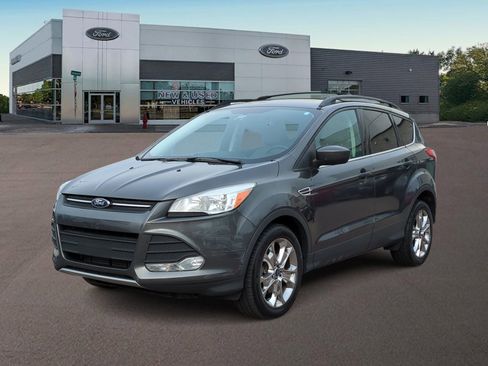 Used 2015 Ford Escape SE w/ Equipment Group 201A image 6
