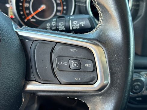 Used 2018 Jeep Wrangler Unlimited Sahara image 25