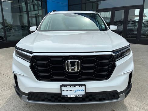 Used 2025 Honda Pilot Elite image 2