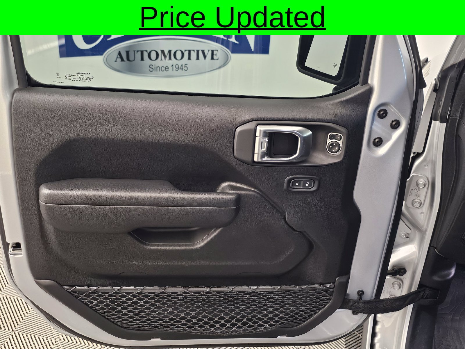 Used 2024 Jeep Wrangler Unlimited Sport AWD/4WD image 2