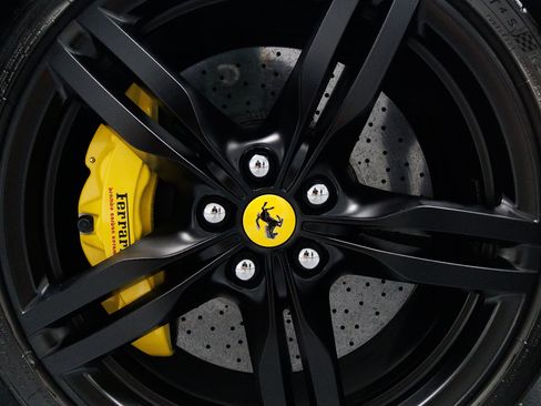 Used 2019 Ferrari Portofino RWD image 40