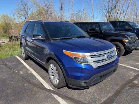 Used 2013 Ford Explorer XLT image 3