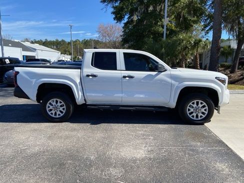 Used 2024 Toyota Tacoma SR image 3