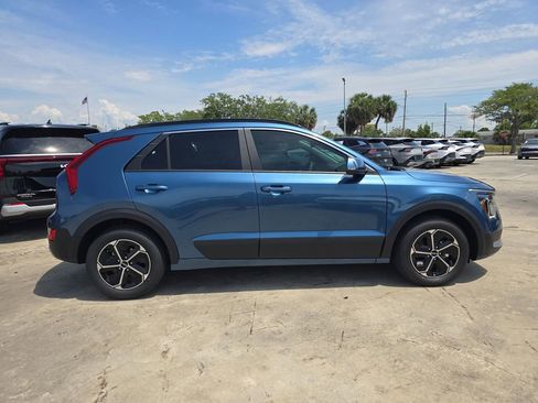 New 2026 Kia Niro EX FWD image 9