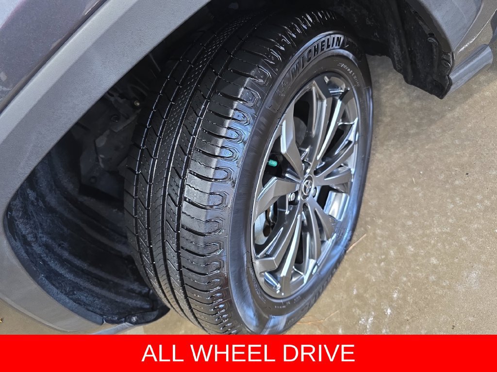 Used 2022 Toyota RAV4 XLE Premium AWD/4WD image 33