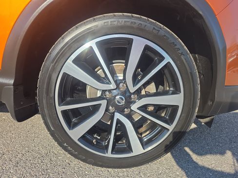 Used 2017 Nissan Rogue Sport SL w/ SL Premium Package image 9