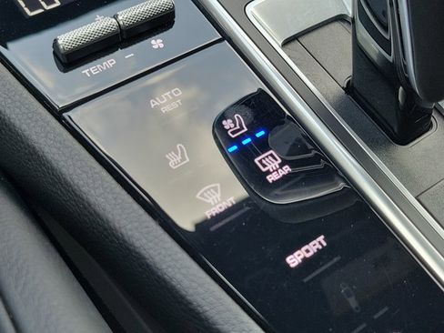 Certified 2023 Porsche Cayenne Platinum Edition image 34