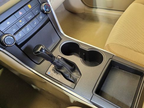 Used 2015 Toyota Camry LE image 26