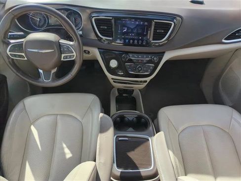 Used 2019 Chrysler Pacifica Touring-L Plus w/ Advanced Safetytec Group FWD image 15