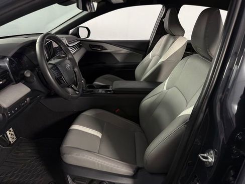 Used 2025 Toyota Camry SE image 14