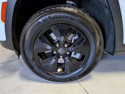 Used 2024 Jeep Grand Cherokee Limited 4xe image 15