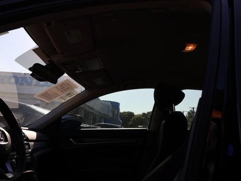 Used 2018 Honda Accord LX image 10