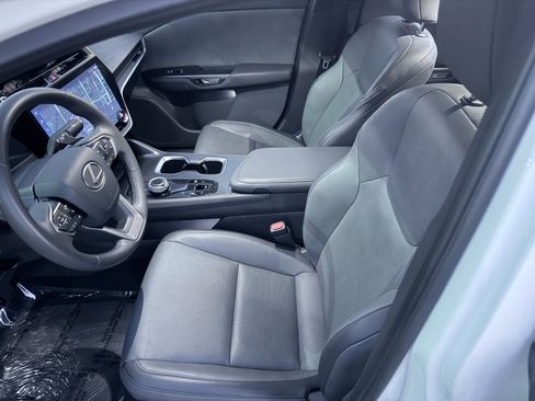 Used 2025 Lexus RZ 450e image 26