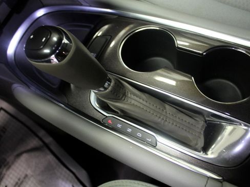 Used 2017 Chevrolet Malibu LT image 16