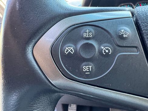 Used 2018 Chevrolet Suburban LT image 21