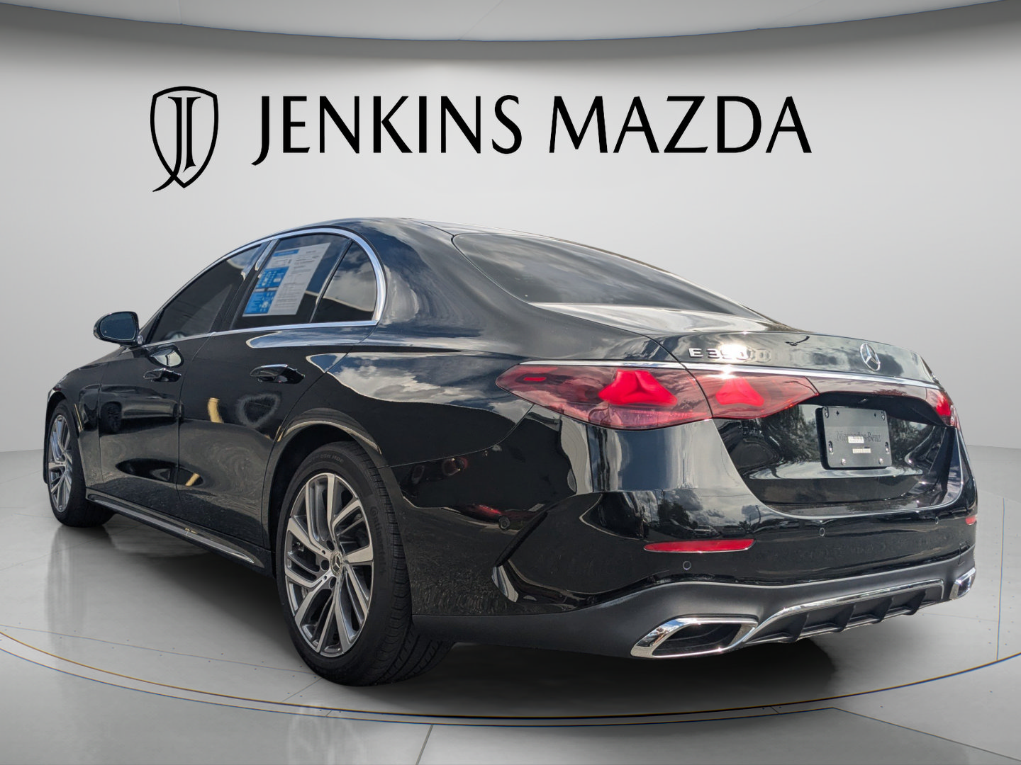 Used 2025 Mercedes-Benz E 350 4MATIC Sedan image 6