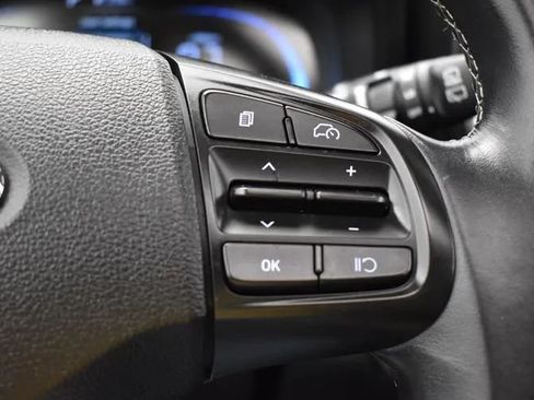 Used 2025 Hyundai Venue SEL FWD image 24