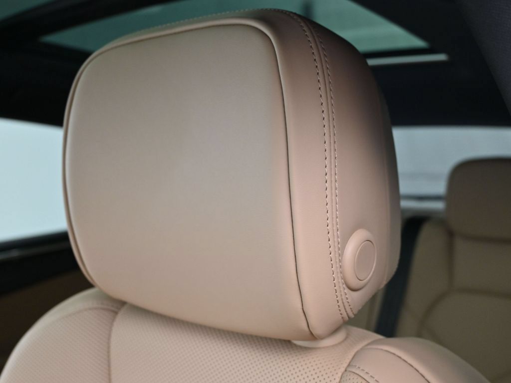Used 2026 Porsche Macan AWD/4WD image 20