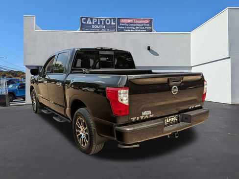 Used 2021 Nissan Titan SV w/ SV Convenience Package image 5