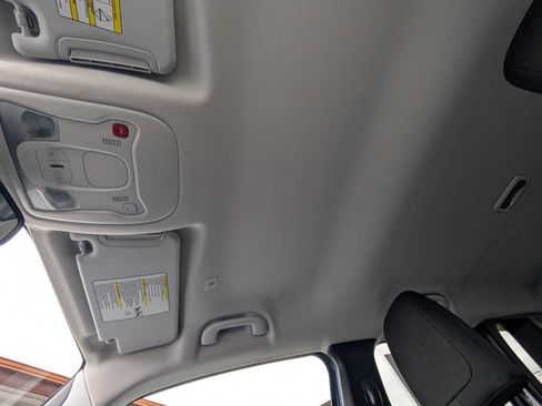 Used 2018 Jeep Renegade Latitude w/ UConnect 8.4 Nav Group image 32