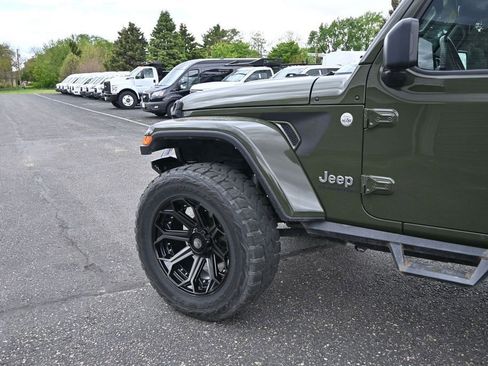 Used 2021 Jeep Gladiator Overland w/ Popular Equipment Package AWD/4WD image 13