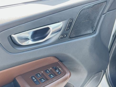 Certified 2023 Volvo XC60 B5 Ultimate w/ Protection Package Premier image 15