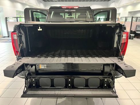 Used 2025 GMC Sierra 2500 Denali w/ Technology Package AWD/4WD image 10