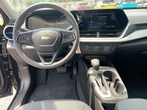 Certified 2024 Chevrolet Trax LS w/ LS Convenience Package FWD image 18