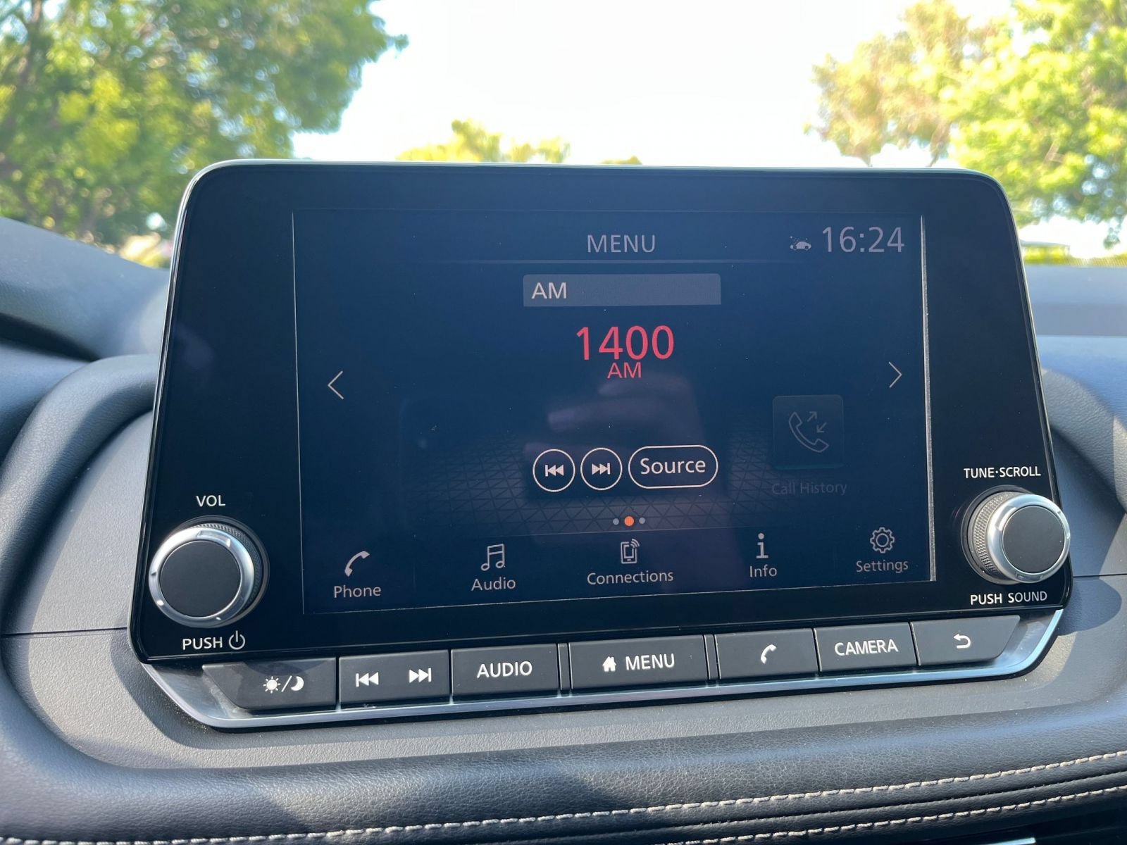 Used 2025 Nissan Rogue SV AWD/4WD image 19