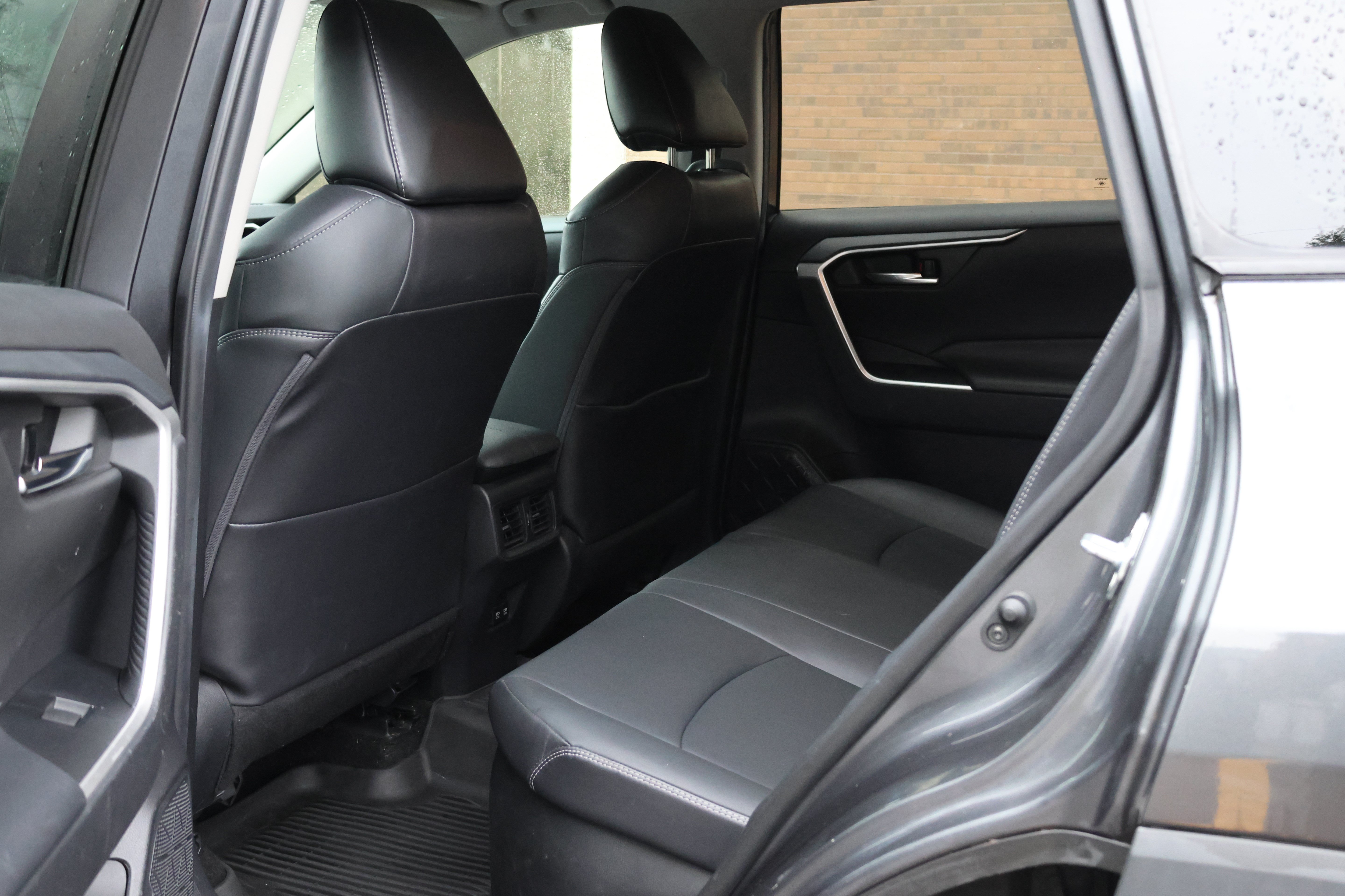 Used 2021 Toyota RAV4 XLE Premium AWD/4WD image 15