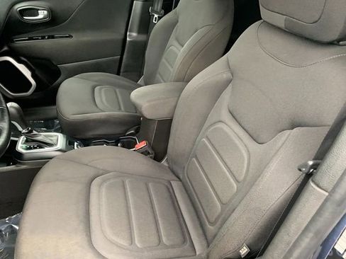 Used 2020 Jeep Renegade Latitude w/ Cold Weather Group image 16